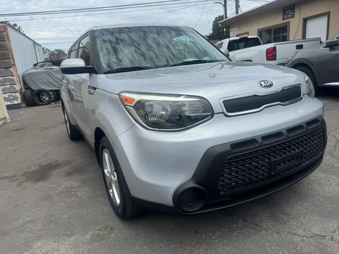 Used 2016 Kia Soul FWD image 3