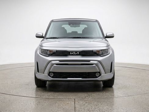 Used 2025 Kia Soul LX w/ LX Technology Package FWD image 2