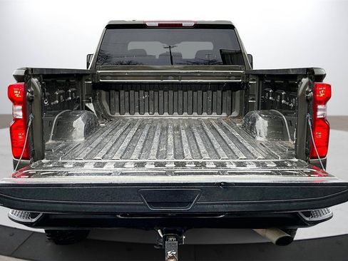 Used 2022 Chevrolet Silverado 2500 Custom w/ Custom Convenience Package image 18