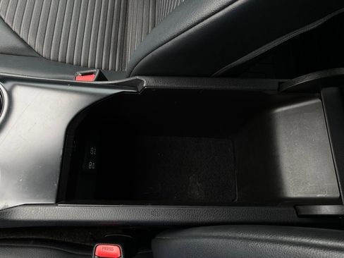 Used 2020 Toyota Camry SE FWD image 18