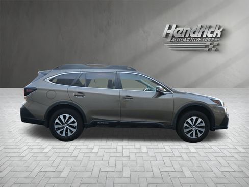 Used 2022 Subaru Outback Premium image 10