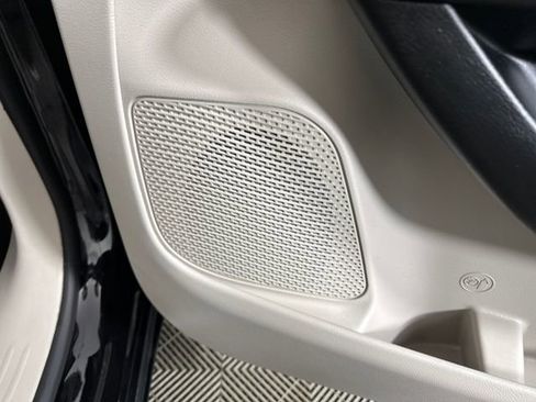 Used 2024 Chrysler Voyager LX image 29