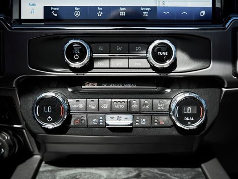 Used 2022 Ford F450 Limited w/ FX4 Off-Road Package AWD/4WD image 94