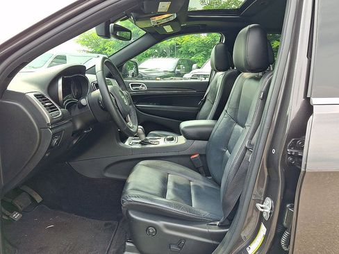 Used 2019 Jeep Grand Cherokee Limited AWD/4WD image 17