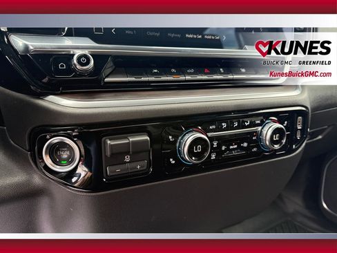 Used 2025 GMC Sierra 1500 SLT AWD/4WD image 17