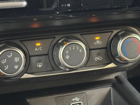 Used 2025 Nissan Kicks S AWD/4WD image 38