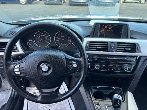 Used 2016 BMW 320i Sedan RWD image 11