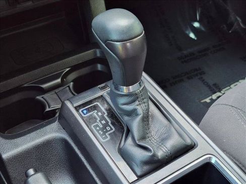 Used 2019 Toyota Tacoma TRD Off-Road AWD/4WD image 11