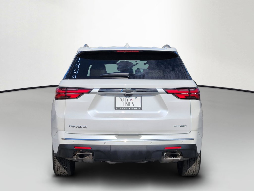 Used 2023 Chevrolet Traverse Premier FWD image 6