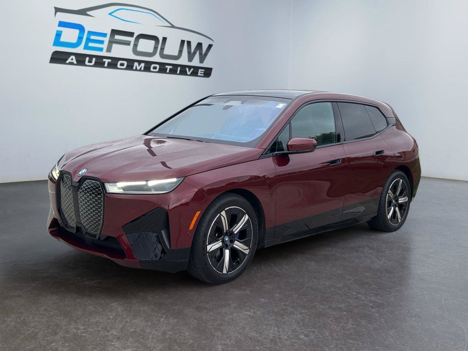 Used 2023 BMW iX xDrive50 w/ Premium Package AWD/4WD image 7