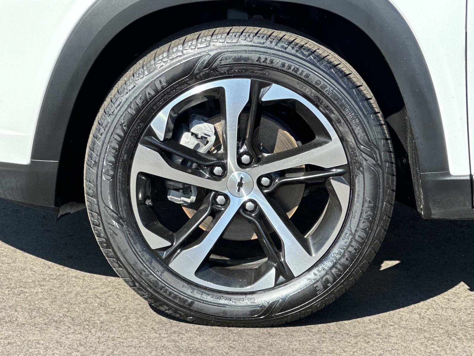 Certified 2024 Chevrolet Trax RS w/ Sunroof Package FWD image 8