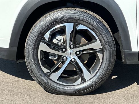 Certified 2024 Chevrolet Trax RS w/ Sunroof Package FWD image 8