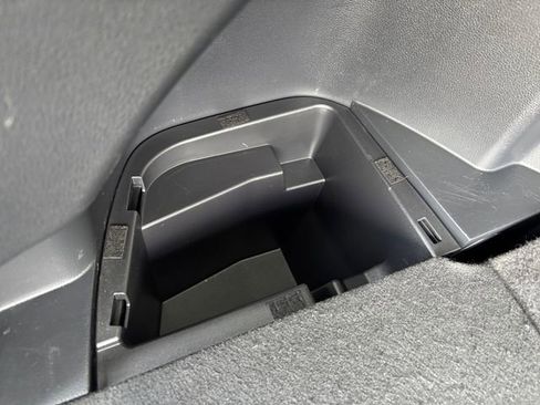 Used 2023 Toyota Highlander LE image 32