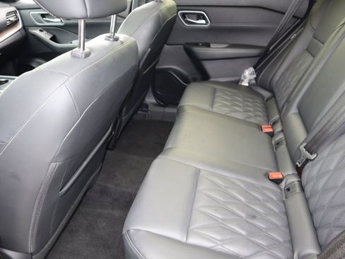 Certified 2025 Nissan Rogue Platinum FWD image 19