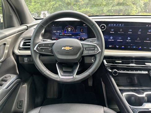 Used 2026 Chevrolet Traverse LT FWD image 23