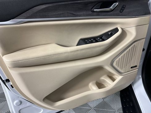 Certified 2024 Jeep Grand Cherokee Limited w/ Luxury Tech Group II image 26