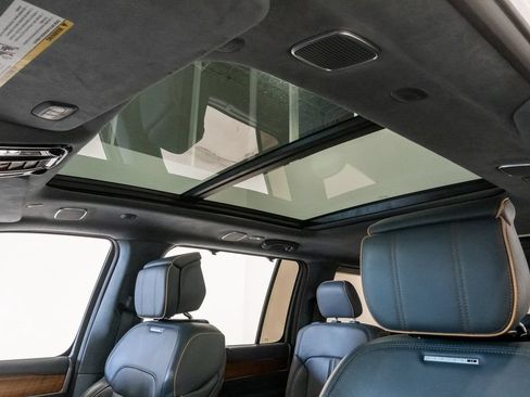 Certified 2023 Jeep Grand Wagoneer Series II w/ Premium Group II AWD/4WD image 9