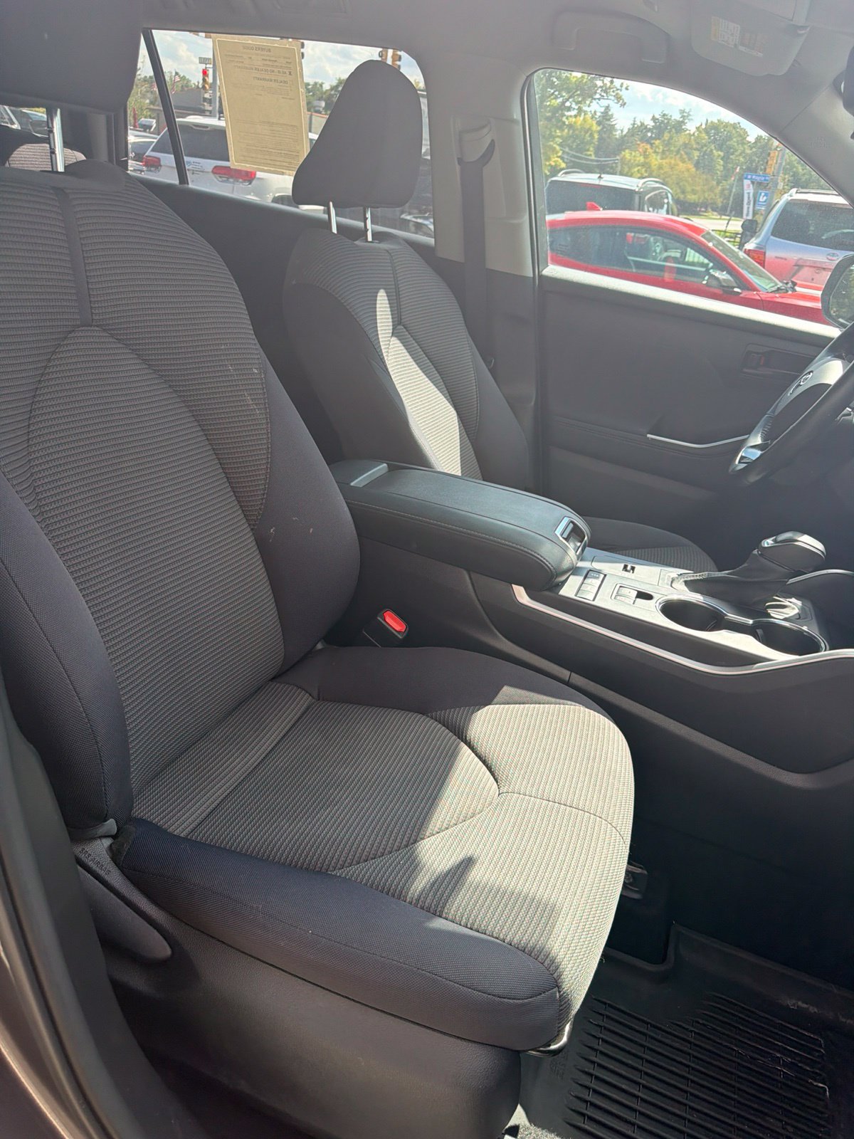 Used 2021 Toyota Highlander LE AWD/4WD image 12