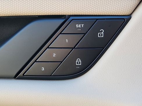 Certified 2022 Porsche Taycan image 23