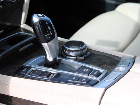 Used 2014 BMW 740Li image 33