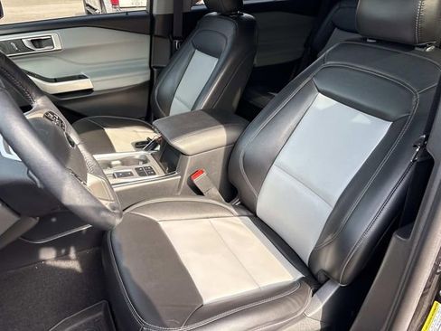 Certified 2022 Ford Explorer XLT w/ Equipment Group 202A RWD image 11