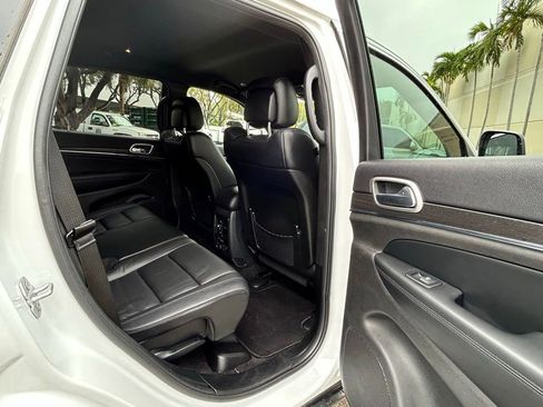 Used 2018 Jeep Grand Cherokee Limited image 33