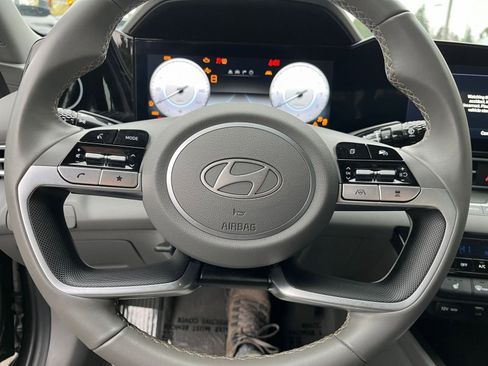 Used 2025 Hyundai Elantra SEL image 28