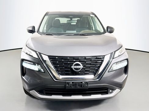 Used 2023 Nissan Rogue S image 2