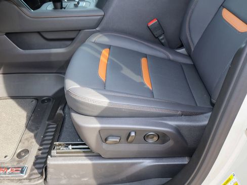 New 2026 GMC Sierra 1500 AT4 w/ AT4 Premium Package AWD/4WD image 9