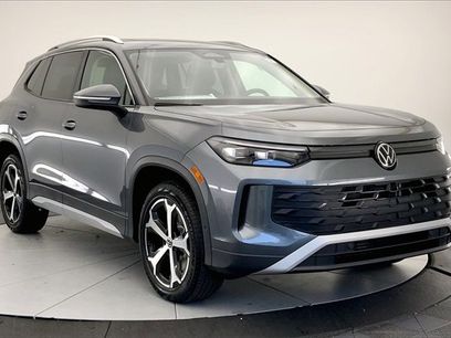 New 2025 Volkswagen Tiguan SE