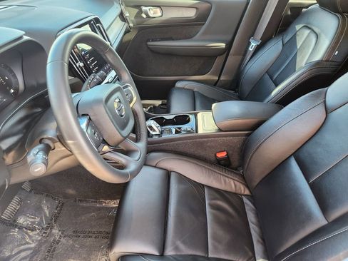 Used 2023 Volvo XC40 B5 Plus w/ Climate Package image 4