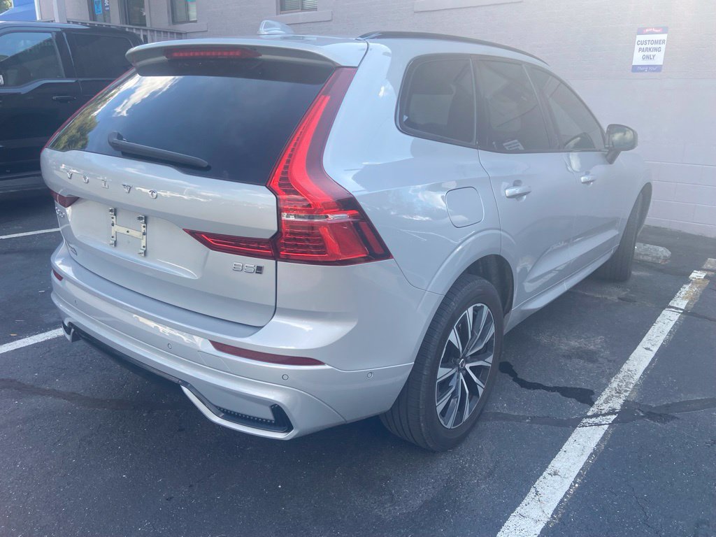Used 2023 Volvo XC60 B5 Plus AWD/4WD image 5