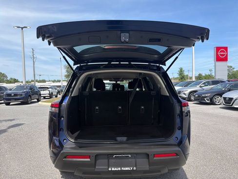 Used 2022 Nissan Pathfinder SV w/ SV Black Package FWD image 9