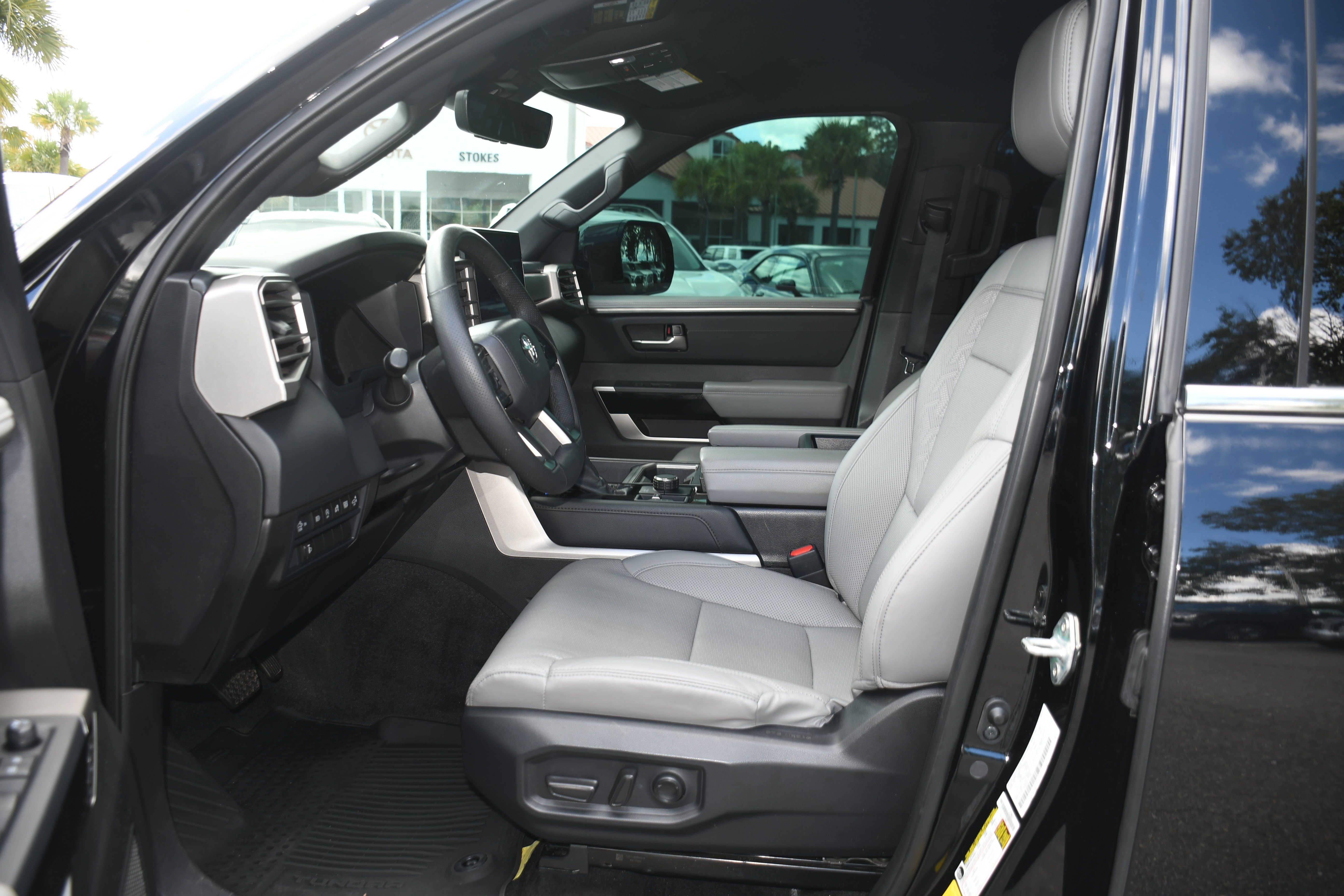 Certified 2025 Toyota Tundra Limited AWD/4WD image 7
