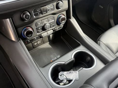 Used 2024 Chevrolet Suburban LT image 23