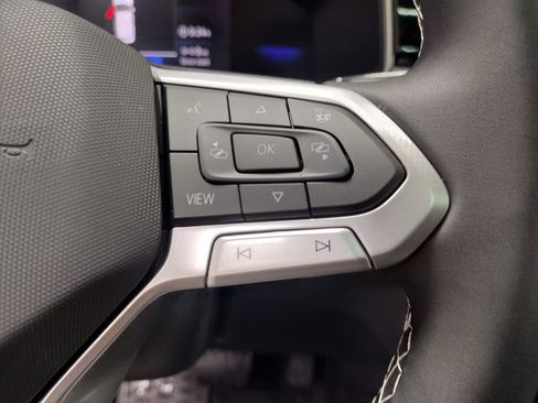 New 2025 Volkswagen Taos SE image 26