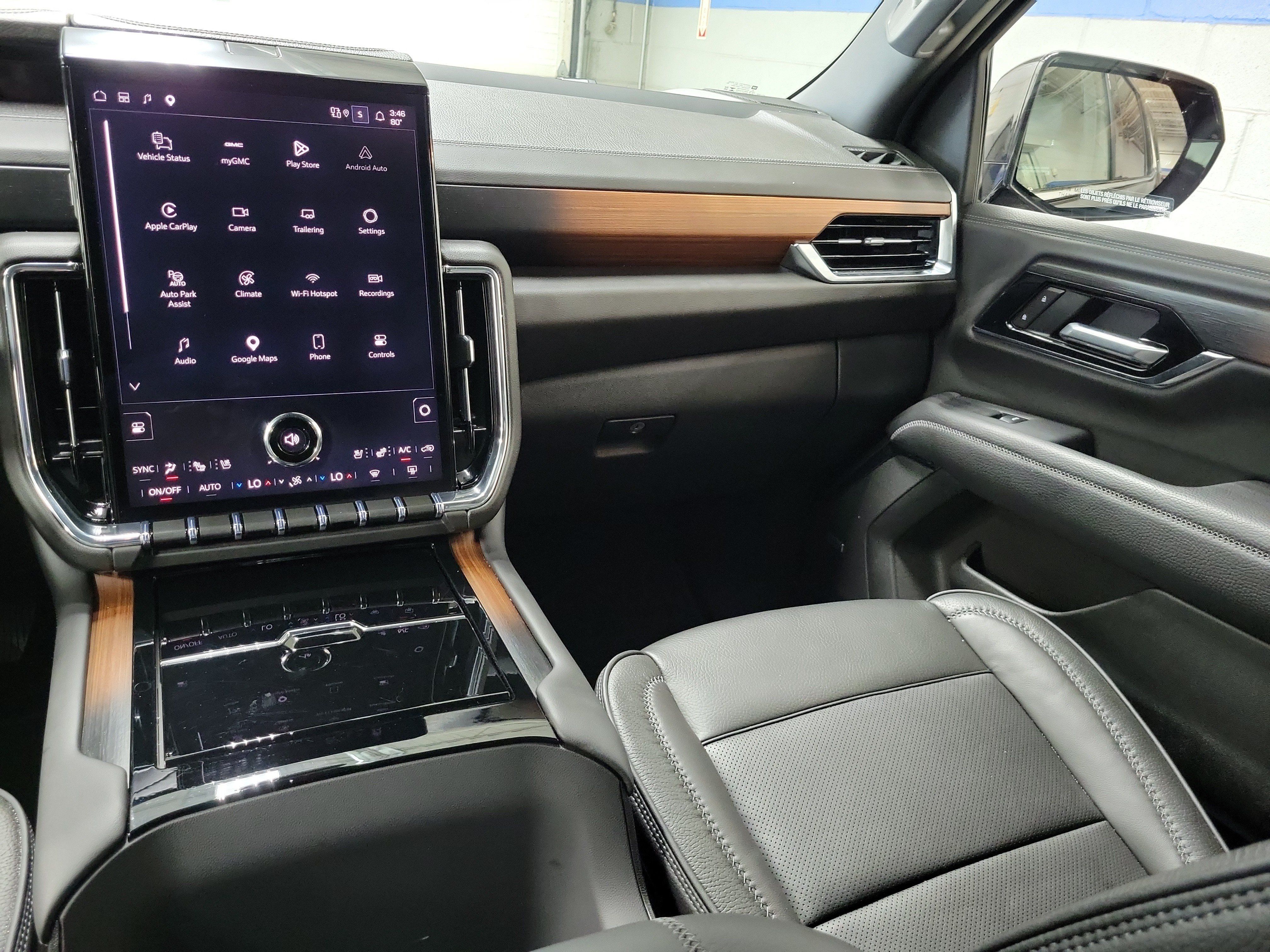 Used 2026 GMC Yukon Denali w/ Sun & Power Step Package AWD/4WD image 16