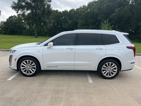 Used 2020 Cadillac XT6 Premium Luxury FWD image 2