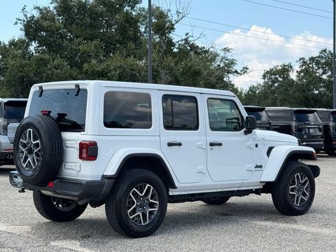 Used 2026 Jeep Wrangler Unlimited Sahara AWD/4WD image 6