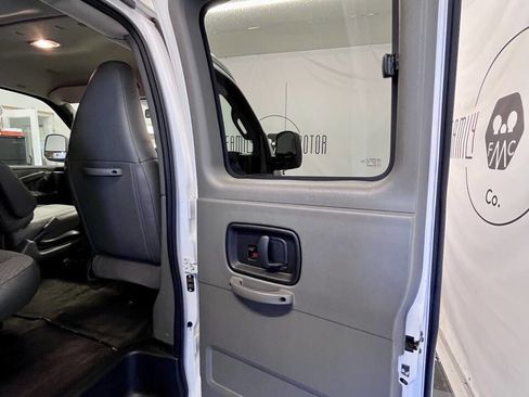 Used 2016 Chevrolet Express 3500 LT w/ LT Preferred Equipment Group image 17