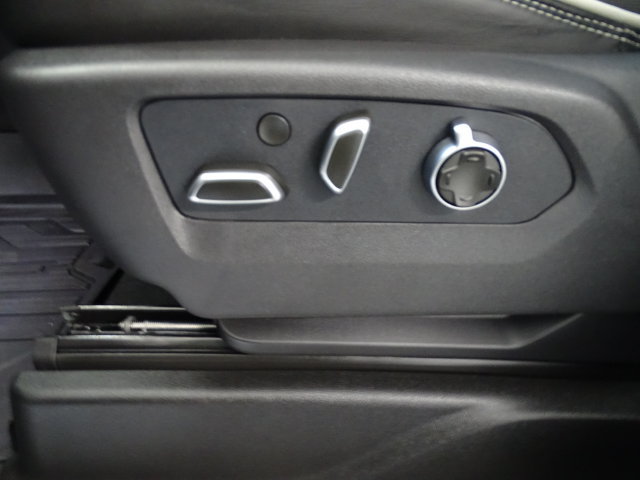 Certified 2026 GMC Yukon Denali Ultimate w/ LPO, Floor Liner Package AWD/4WD image 3