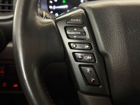 Used 2020 Nissan Titan PRO-4X w/ Pro-4x Convenience Package AWD/4WD image 16