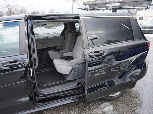 Used 2021 Toyota Sienna LE image 24