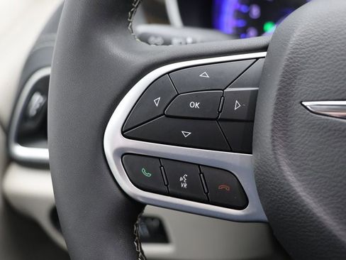 Used 2024 Chrysler Pacifica Limited image 20