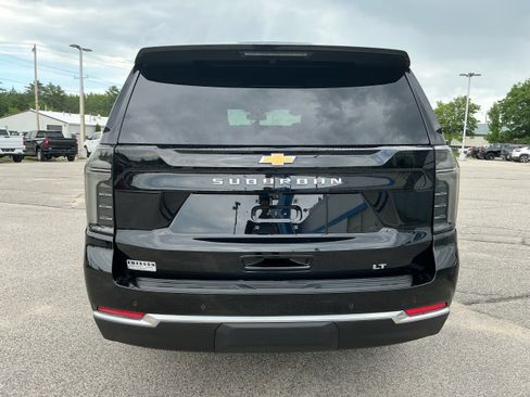 Certified 2025 Chevrolet Suburban LT w/ Comfort Package AWD/4WD image 5