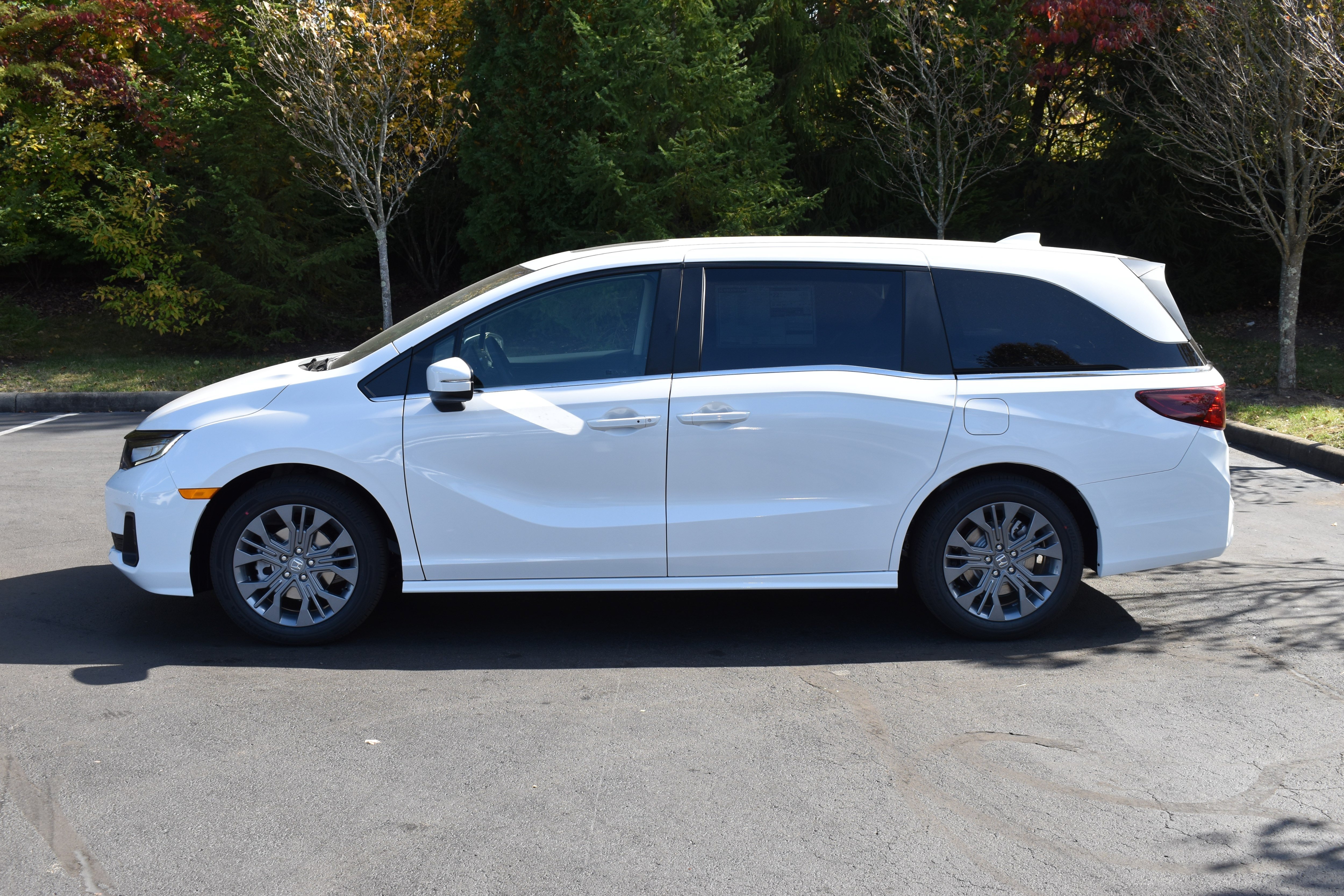 New 2027 Honda Odyssey Touring image 4