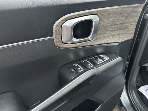 Used 2022 Kia Sorento S w/ Panoramic Sunroof Package AWD/4WD image 18