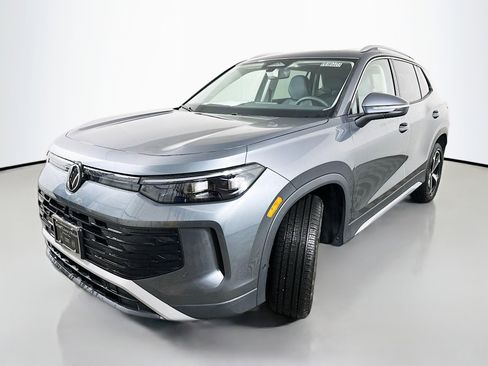 New 2026 Volkswagen Tiguan SE AWD/4WD image 3