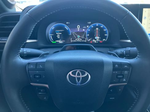 Used 2025 Toyota Crown Platinum image 16