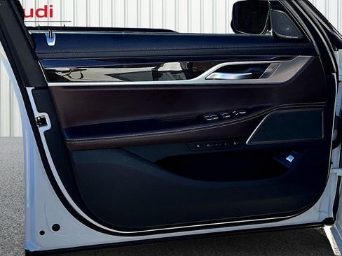 Used 2022 BMW 750i xDrive w/ Executive Package image 20